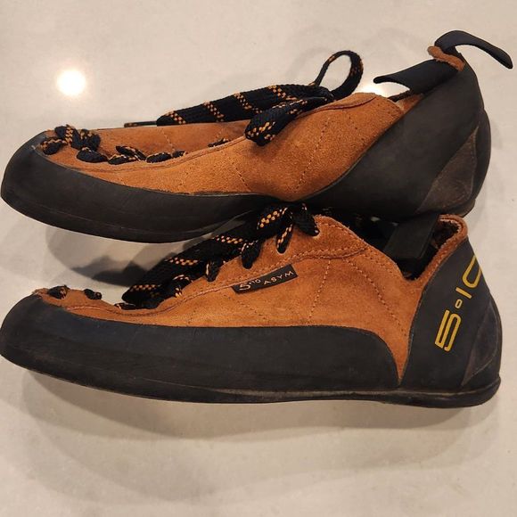 Five Ten Asym Stealth C4 climbing shoes. Size 8 - Picture 4 of 7